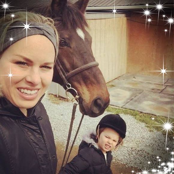 Meet your Posher, Nicole - Picture 1 of 1